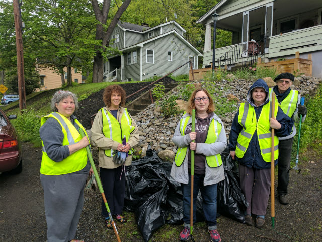 Clean up volunteers